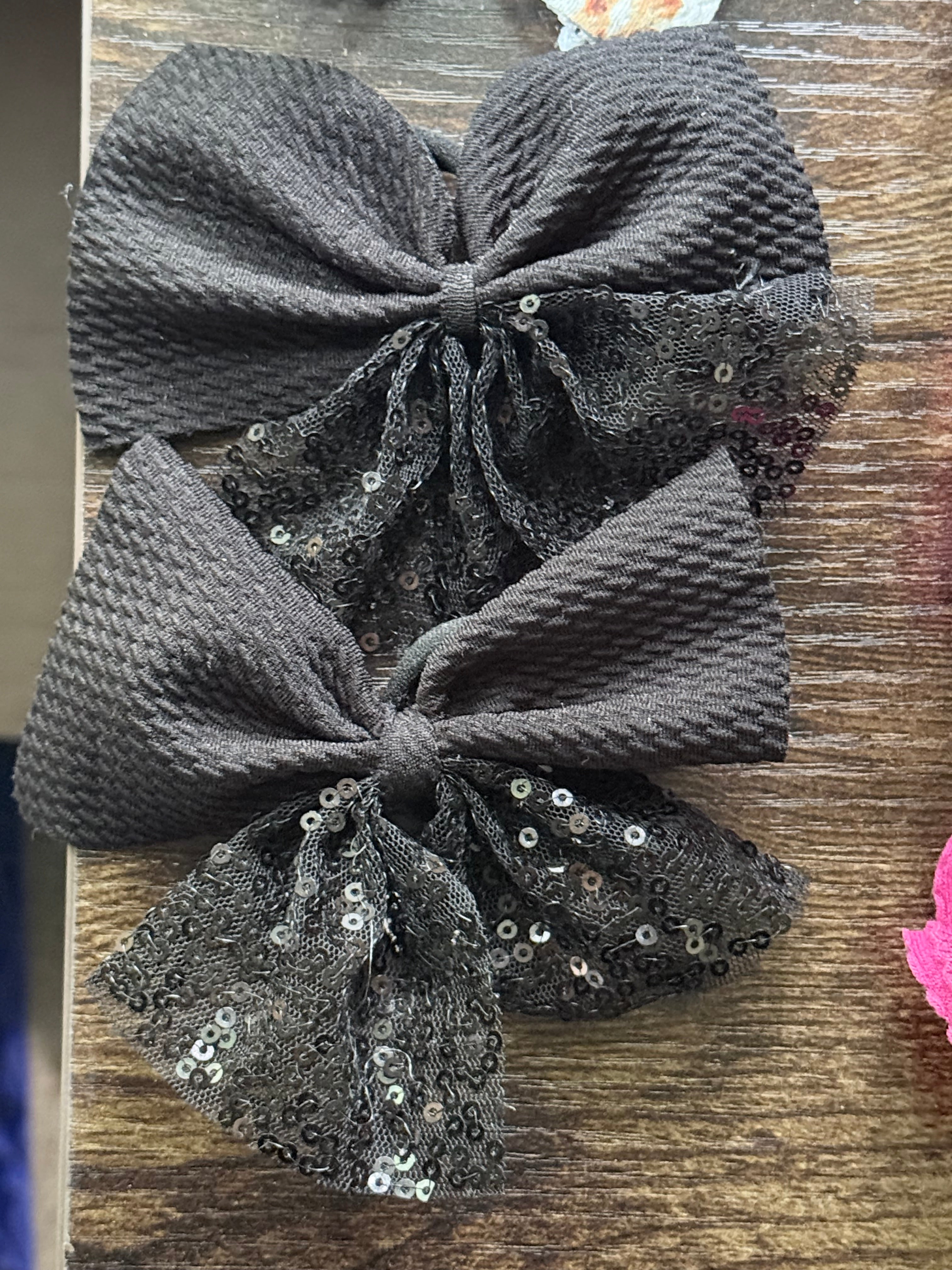 Small black sparkle piggies