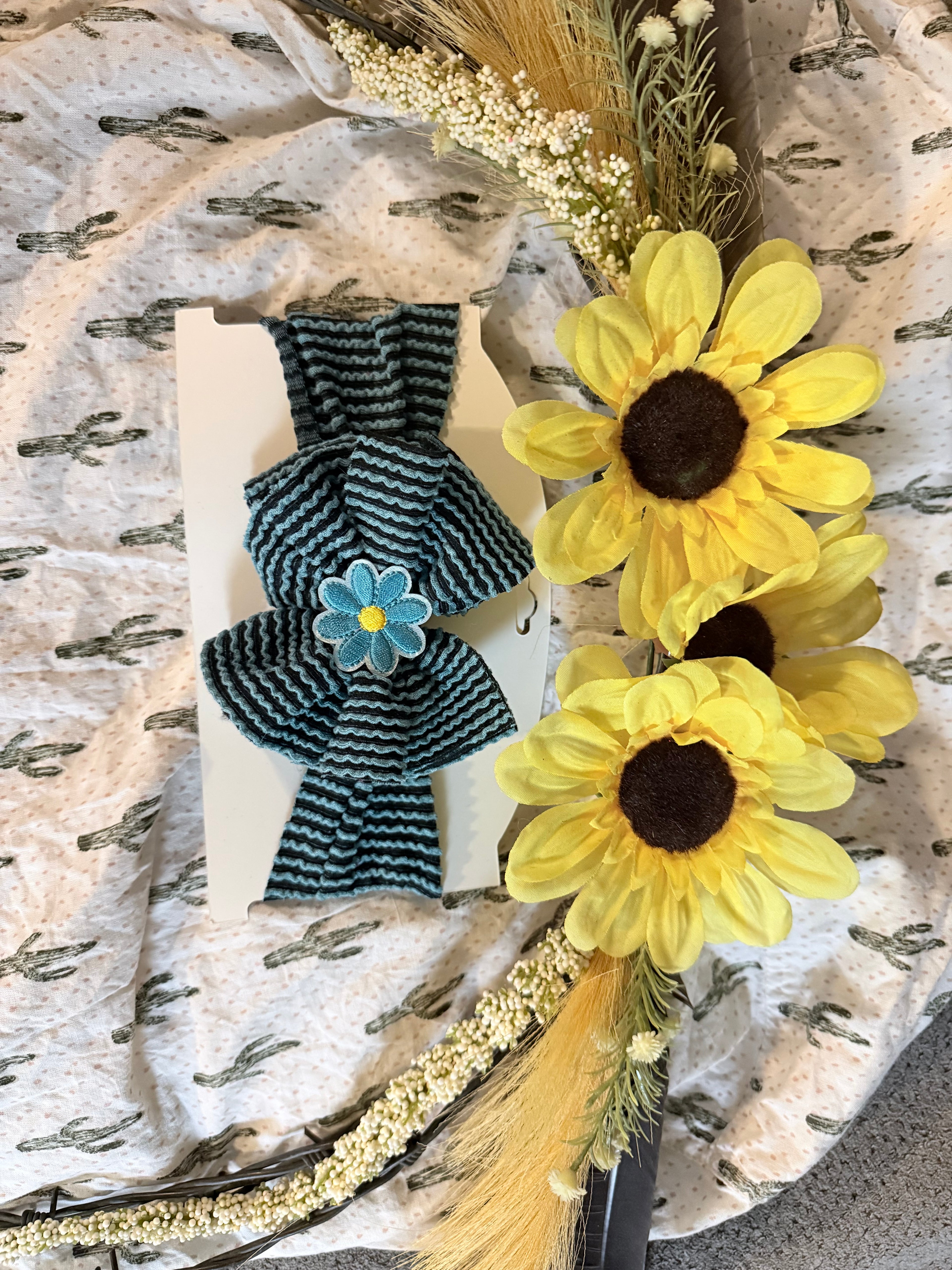 Blue strip bow with blue flower