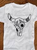 Short sleeve onsie with flower skull head- White